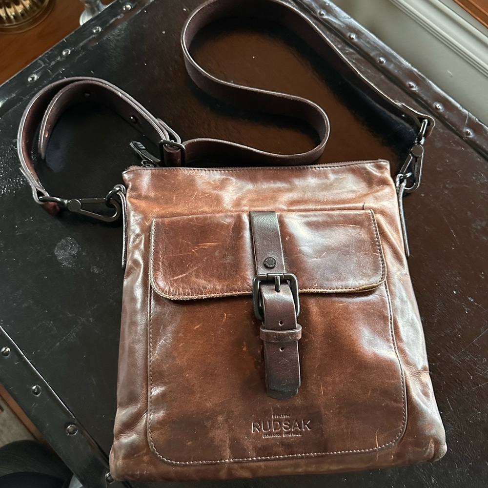 RUDSAK Brown Leather Messenger Bag with Vintage Design